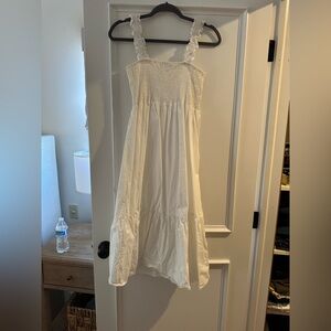 Elegant White Sleeveless Dress